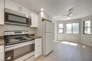 Photo #6: 2438289 Listing