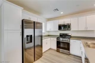 Photo #2: 2438300 Listing