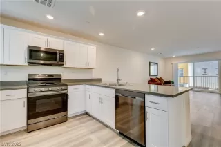 Photo #4: 2438300 Listing