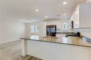 Photo #5: 2438300 Listing