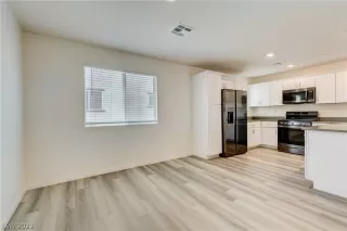 Photo #6: 2438300 Listing