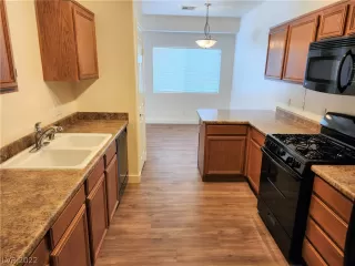 Photo #3: 2438346 Listing 