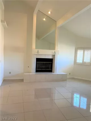 Photo #5: 2438409 Listing 
