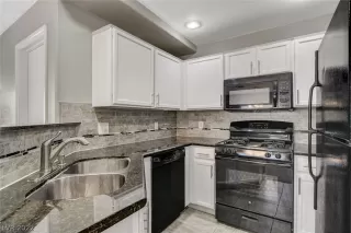 Photo #5: 2438410 Listing