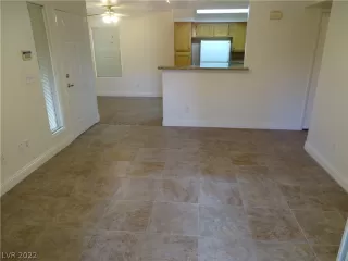 Photo #4: 2438418 Listing 