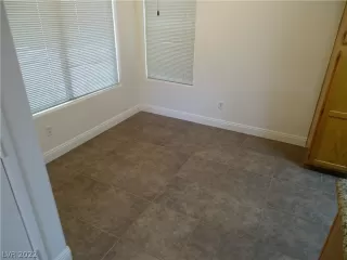 Photo #5: 2438418 Listing 