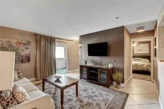 Photo #4: 2438441 Listing 