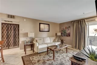 Photo #5: 2438441 Listing 