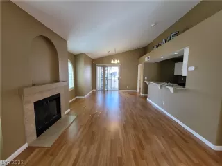 Photo #4: 2438450 Listing 