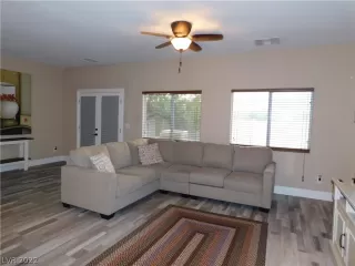 Photo #4: 2438490 Listing