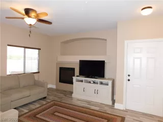 Photo #5: 2438490 Listing