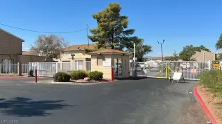 Photo #4: 2438495 Listing