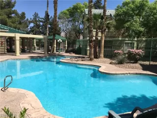 Photo #2: 2438507 Listing