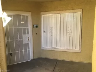 Photo #5: 2438507 Listing