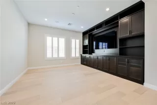 Photo #4: 2438511 Listing 