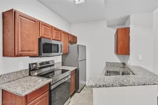 Photo #4: 2438551 Listing 