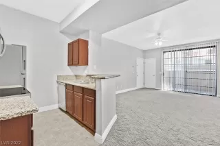 Photo #5: 2438551 Listing 