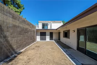 Photo #4: 2438556 Listing