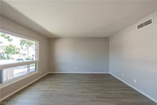 Photo #5: 2438556 Listing