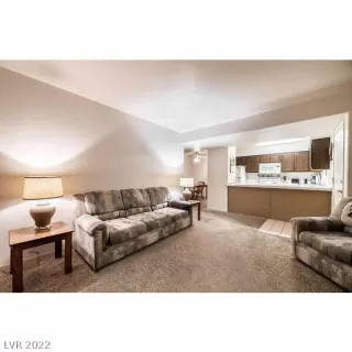 Photo #4: 2438560 Listing