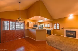 Photo #4: 2438571 Listing 