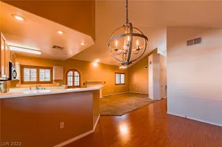 Photo #6: 2438571 Listing 