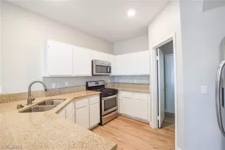 Photo #6: 2438572 Listing 