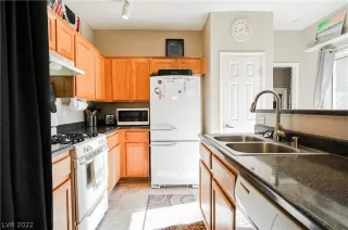 Photo #2: 2438601 Listing 