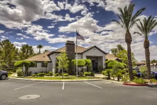 Photo #2: 2438606 Listing 