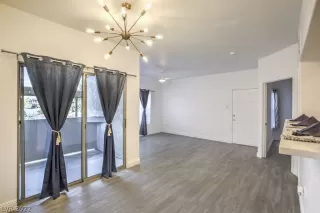 Photo #3: 2438606 Listing 