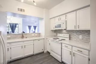 Photo #6: 2438606 Listing 