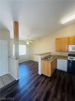 Photo #1: 2438632 Listing 