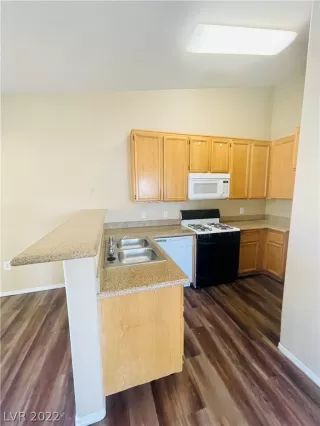 Photo #2: 2438632 Listing 