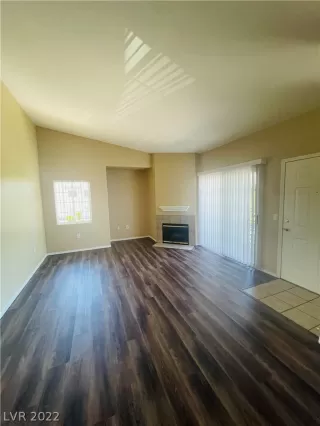 Photo #5: 2438632 Listing 