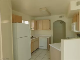 Photo #5: 2438742 Listing 