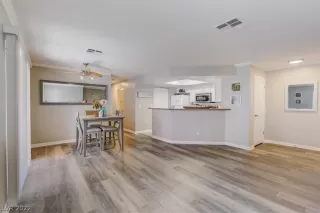 Photo #6: 2438765 Listing 