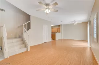 Photo #3: 2438781 Listing