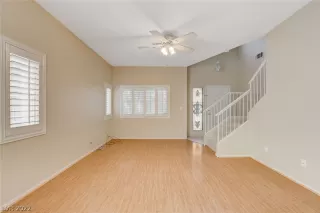 Photo #4: 2438781 Listing