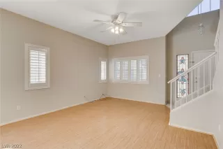 Photo #5: 2438781 Listing