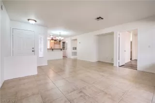 Photo #3: 2438828 Listing