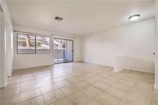 Photo #4: 2438828 Listing