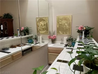 Photo #6: 2438832 Listing 