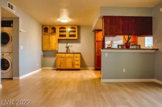 Photo #3: 2438858 Listing