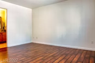 Photo #4: 2438858 Listing