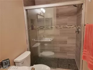 Photo #6: 2438858 Listing