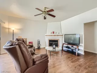 Photo #3: 2438869 Listing