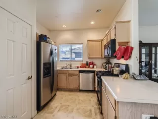 Photo #4: 2438869 Listing