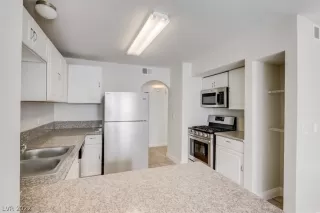 Photo #1: 2438922 Listing