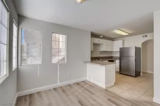 Photo #5: 2438922 Listing