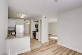 Photo #6: 2438922 Listing